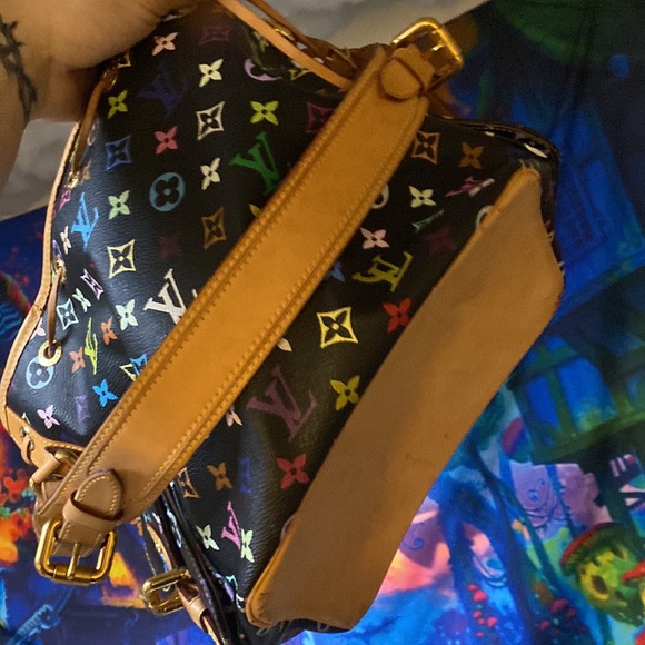 Louis Vuitton - Picture 4 of 6